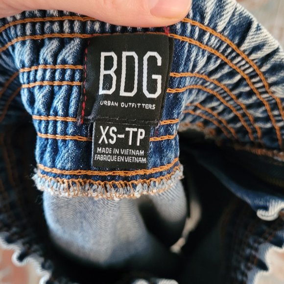 MOVING SALE !! URBAN OUTFITTERS BDG denim mini skirt ! 😍 - Picture 2 of 2